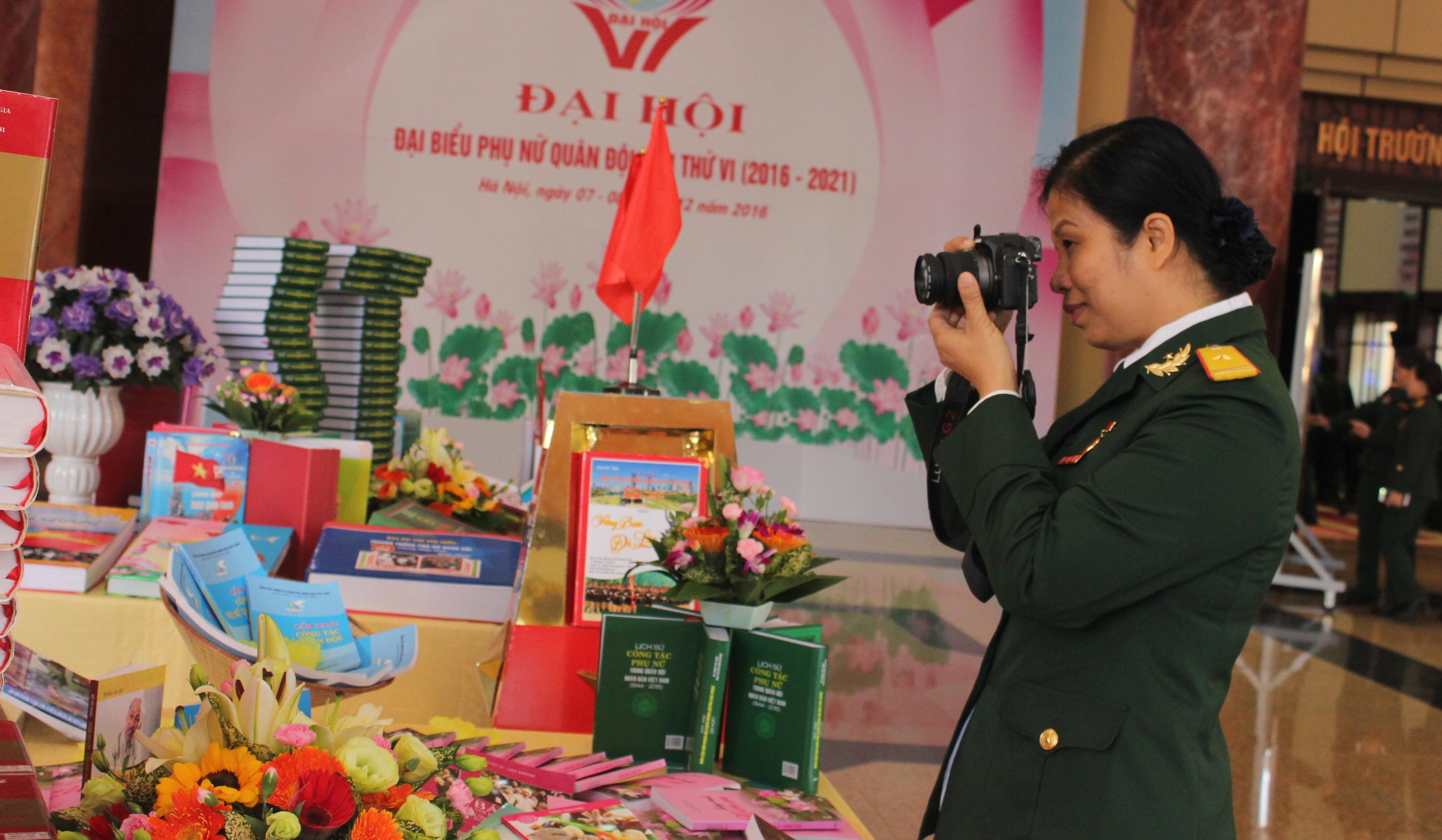 Đại biểu “hai vai”