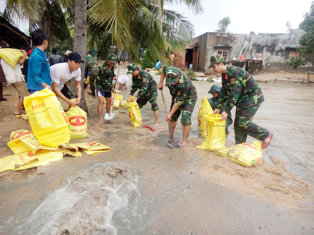 Kịp thời về với người dân vùng lũ
