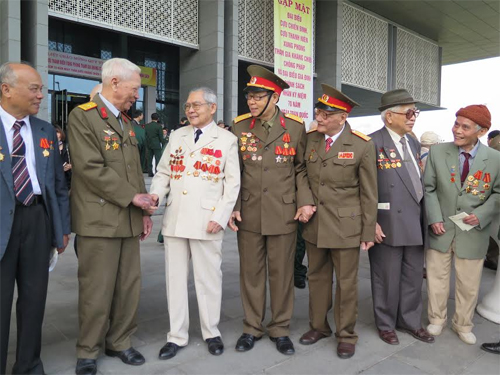 Tôn vinh cựu chiến binh, cựu TNXP, gia đình chính sách nhân kỷ niệm 70 năm Toàn quốc kháng chiến