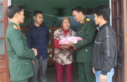 Làm tốt công tác dân vận vùng biển, vùng tôn giáo