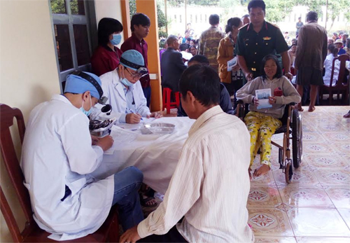 Khám bệnh miễn phí cho hơn 600 đồng bào S’tiêng nghèo