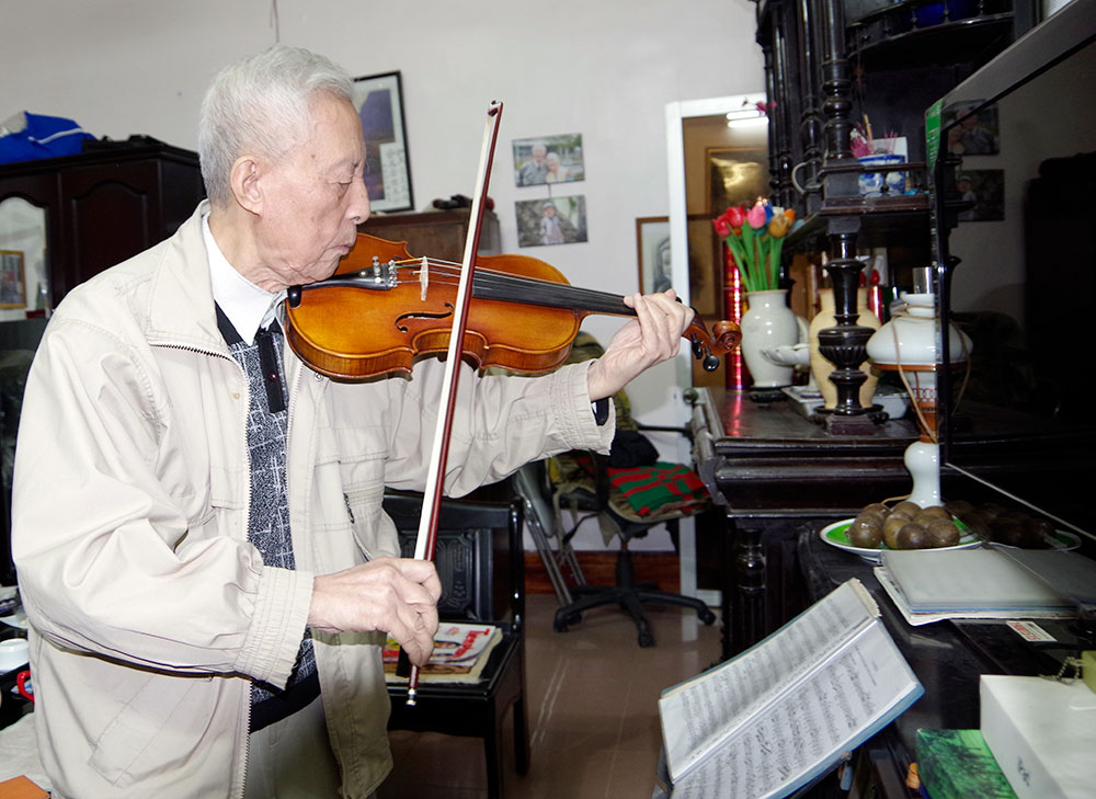 Chuyện của một gia đình tình báo
