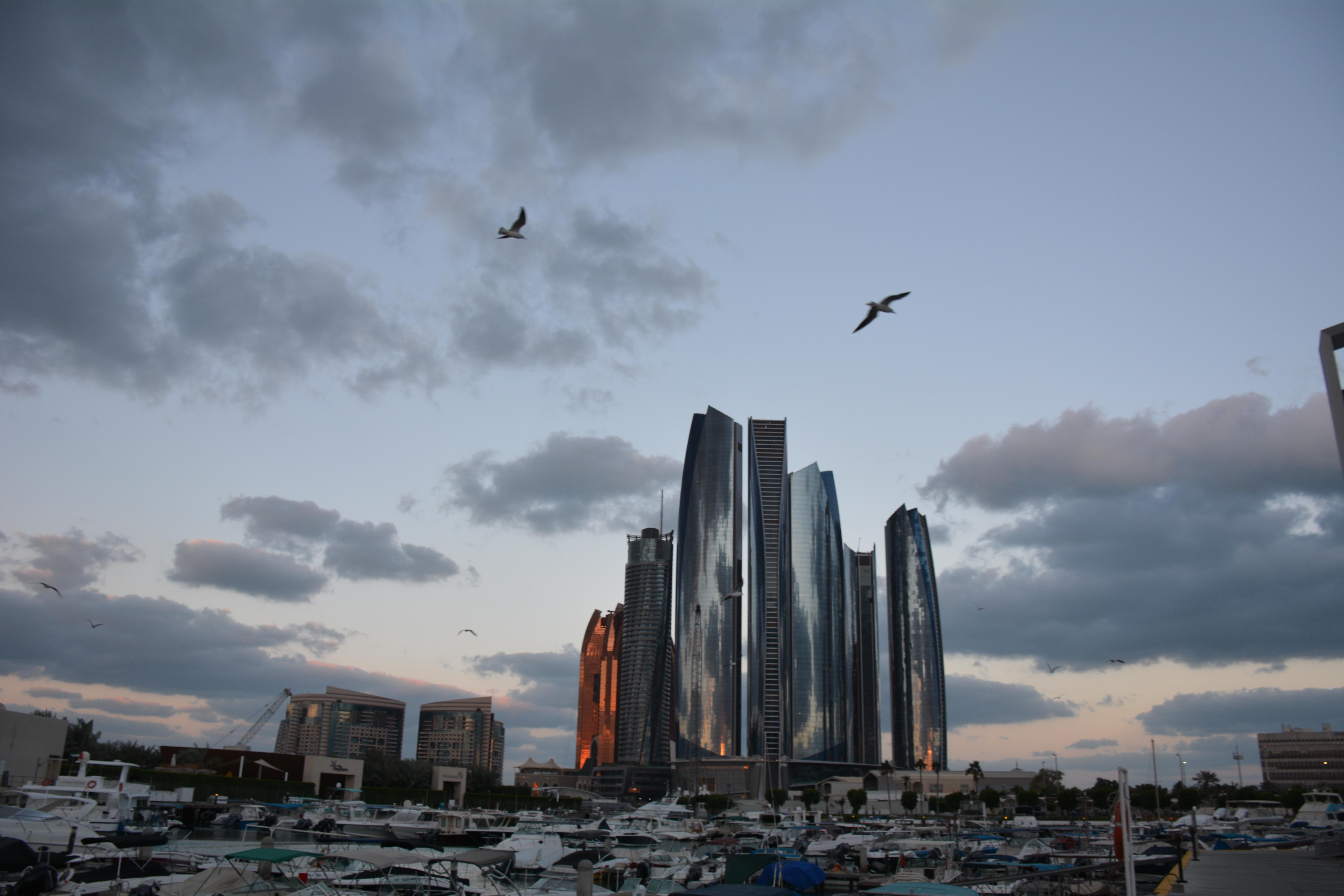 Hành trang kết nối Đông - Tây 
