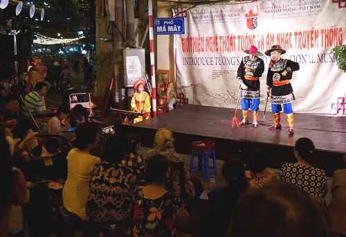 Bài 3: Rất cần tiếng nói chung để vực dậy sân khấu truyền thống