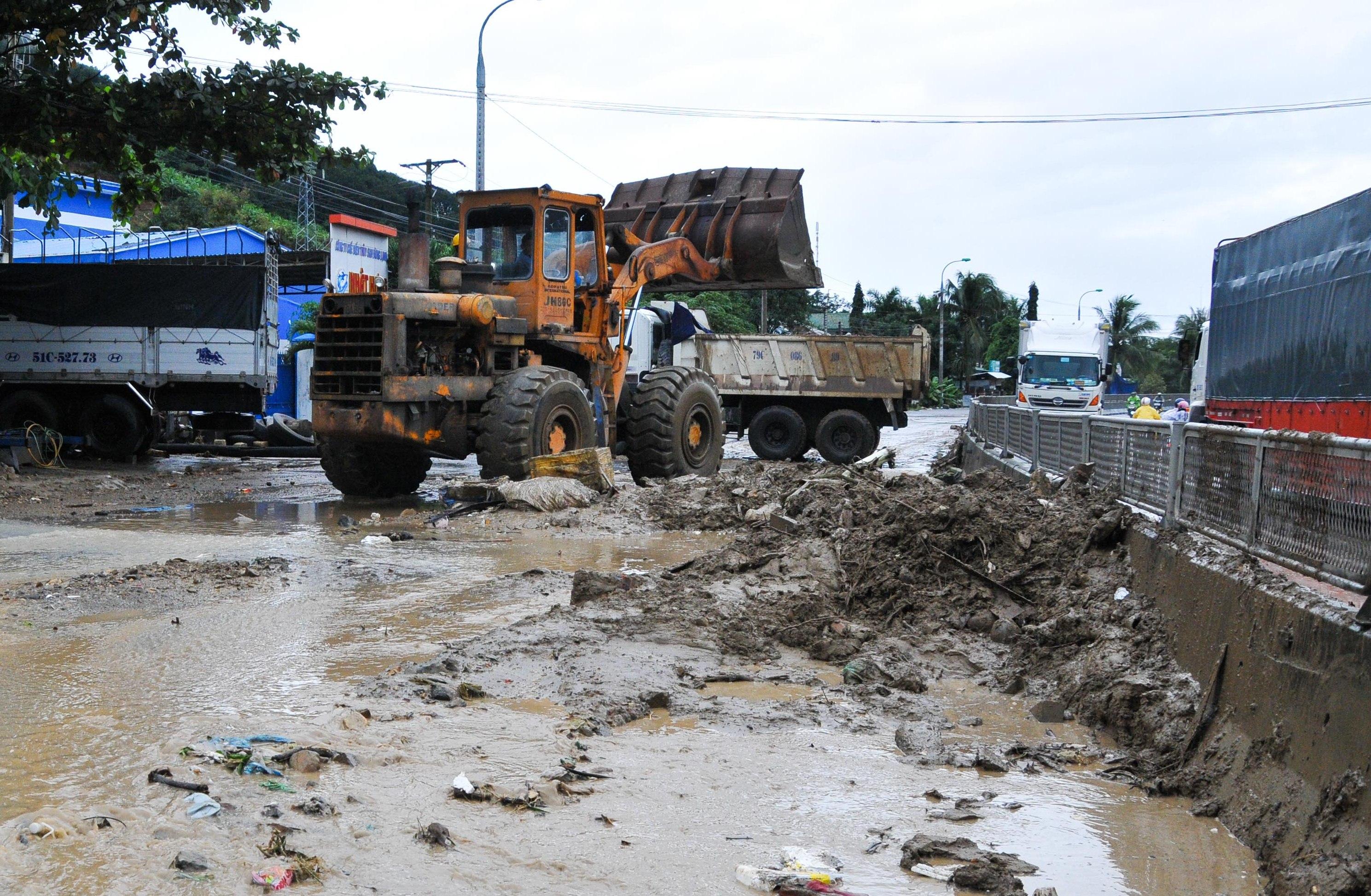 Mưa lũ gây thiệt hại lớn trên địa bàn TP Nha Trang