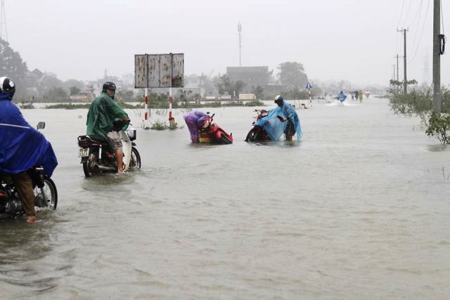 Thừa Thiên - Huế mưa to, 1.420 nhà dân vùng thấp trũng bị úng ngập