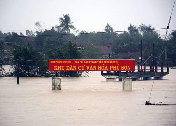 Khu dân cư văn hóa Phú Sơn, phường Nhơn Hòa, thị xã An Nhơn, Bình Định bị ngập sâu trong nước.