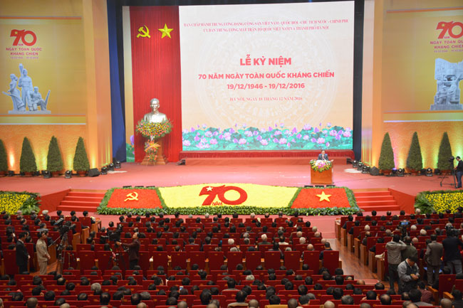 Mít tinh trọng thể kỷ niệm 70 năm Ngày Toàn quốc kháng chiến