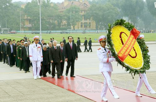 Lãnh đạo Đảng, Nhà nước vào Lăng viếng Chủ tịch Hồ Chí Minh và tưởng niệm các Anh hùng liệt sĩ
