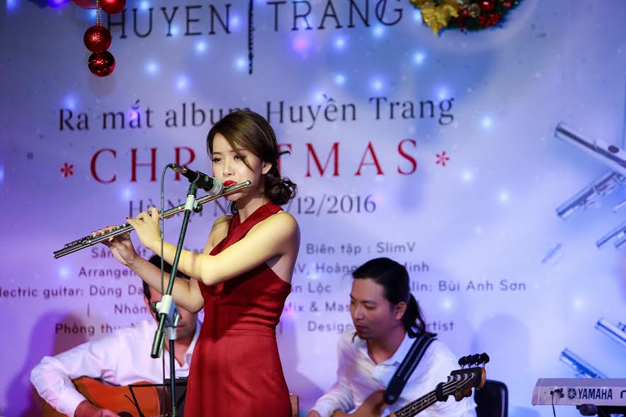 Rực rỡ sắc màu Giáng sinh trong tiếng sáo Huyền Trang