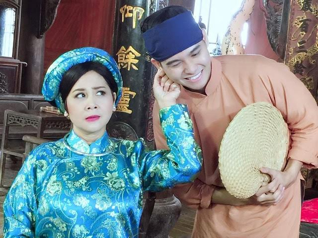 Sản phẩm hài Tết: Ra sạp hôm trước hôm sau có đĩa “lậu”
