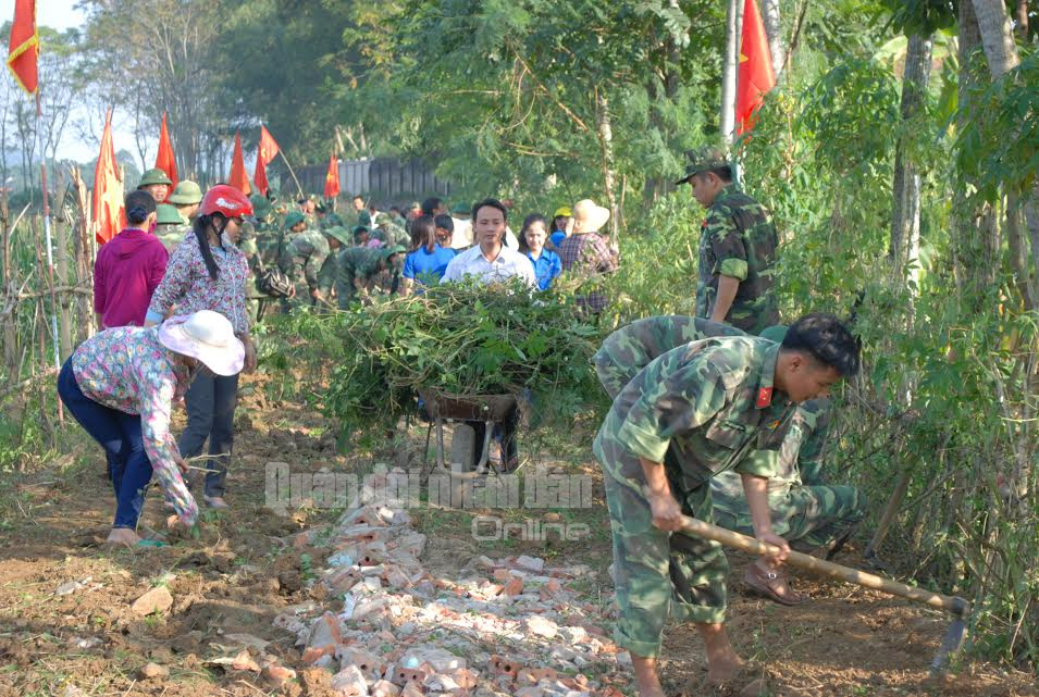 Thắm tình quân dân
