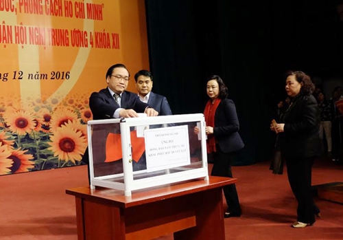 Thành ủy Hà Nội quyên góp ủng hộ đồng bào các tỉnh Nam Trung Bộ