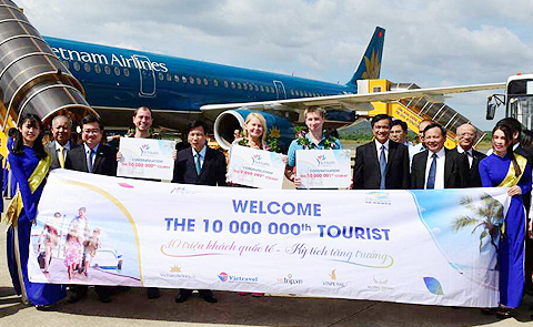Lễ đón du khách quốc tế thứ 10 triệu đến Việt Nam
