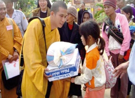 Người dấn thân mang yên ấm cho đời