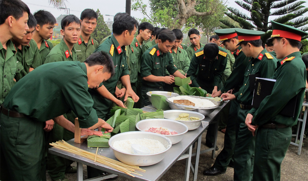 Thắm tình quân dân trên cao nguyên
