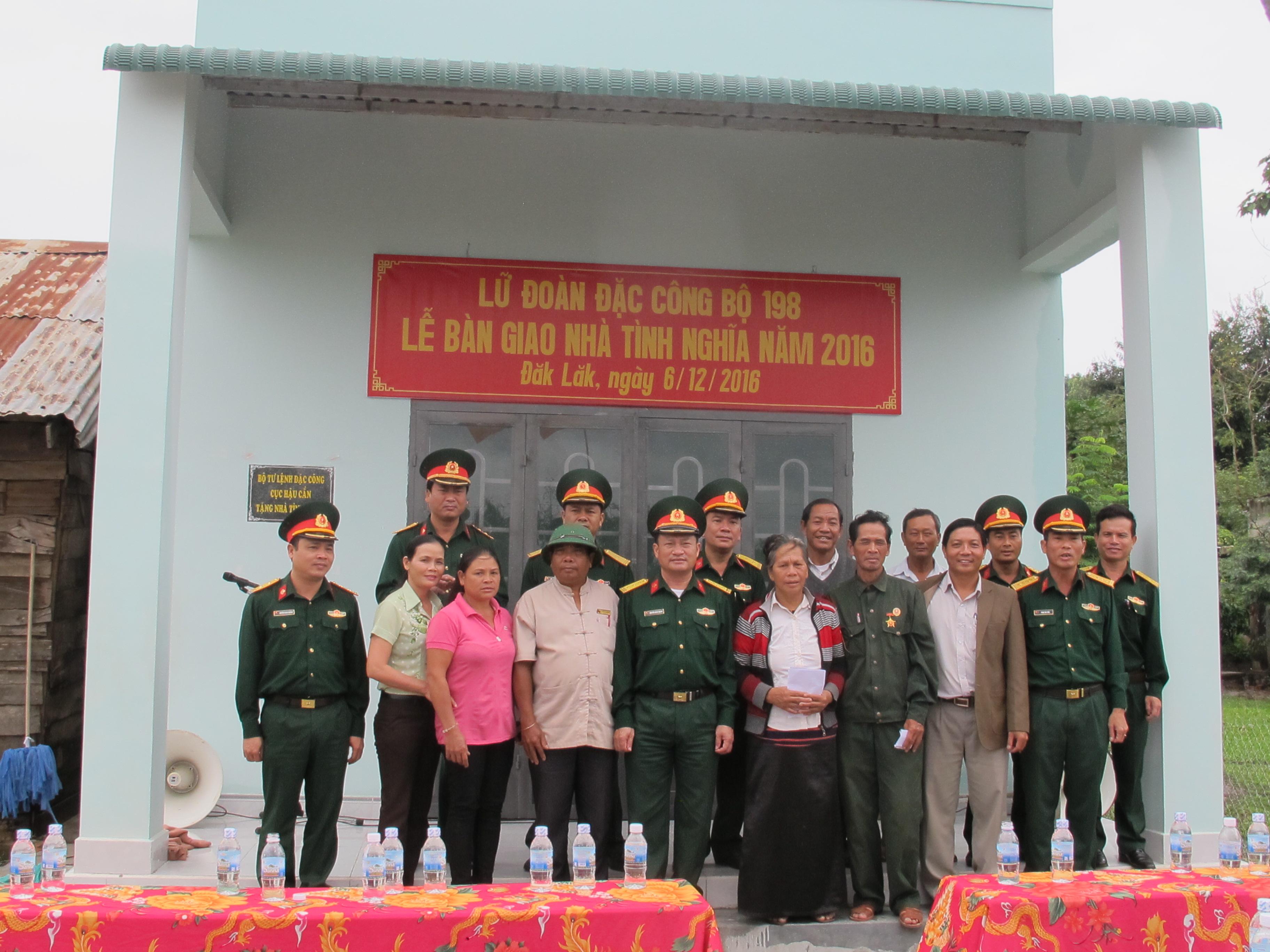 Niềm vui của gia đình ông A Đôn