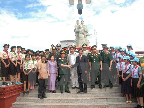 Khánh thành Tượng đài Hữu nghị Việt Nam - Cam-pu-chia và Đài độc lập tỉnh Công-pông Chơ-năng
