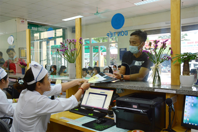 Ngành y quyết tâm nâng cao chất lượng, đổi mới phong cách phục vụ 