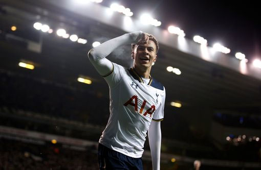 Chelsea sảy chân, Tottenham lọt top 3