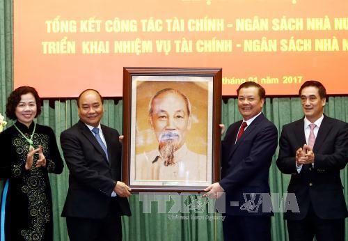 Thủ tướng Nguyễn Xuân Phúc: Quyết liệt thu ngân sách, tạo môi trường làm ăn thuận lợi