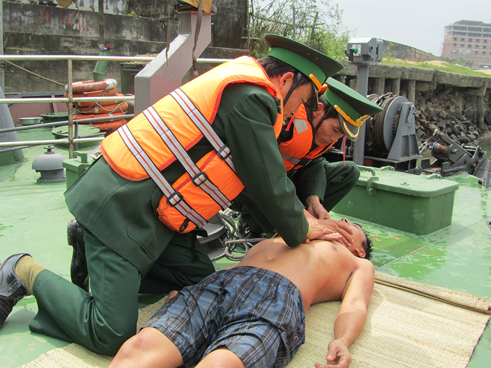 Phát huy vai trò Bộ đội Biên phòng giúp đỡ ngư dân trên biển
