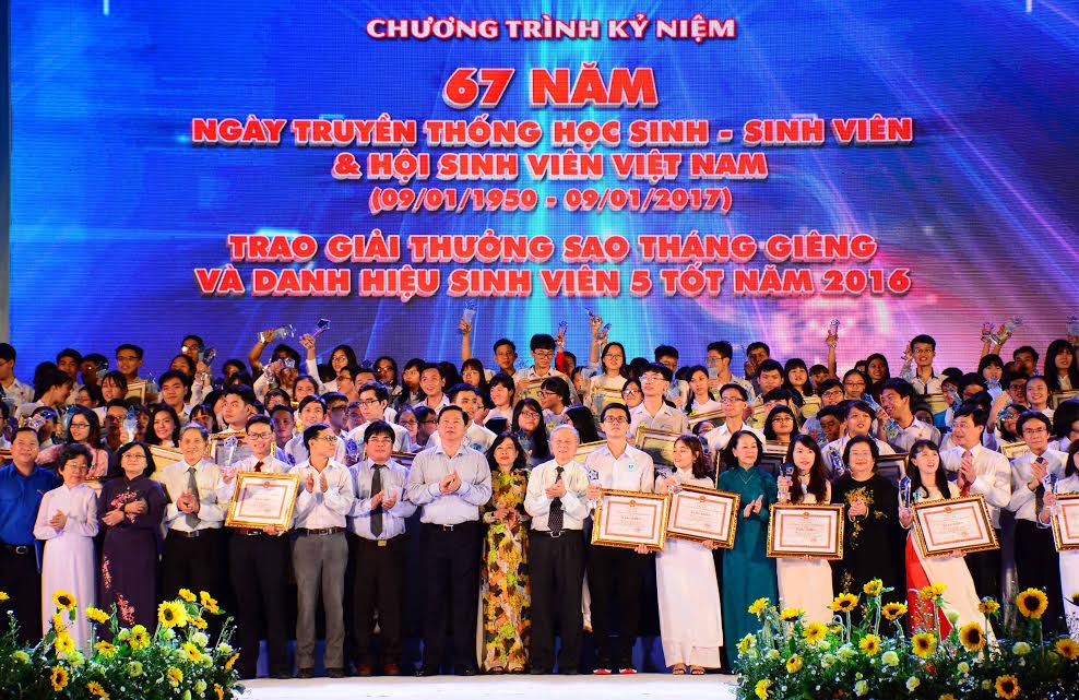 Trao Giải thưởng Sao Tháng Giêng, danh hiệu sinh viên 5 tốt, tập thể sinh viên 5 tốt năm 2016
