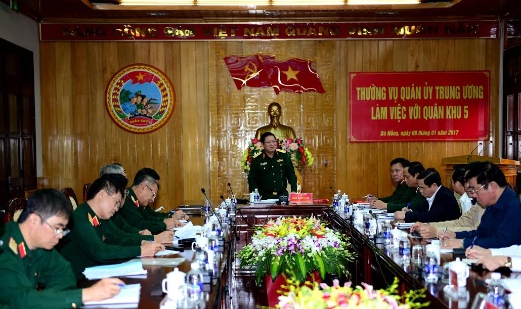 Thường vụ Quân ủy Trung ương làm việc với Quân khu 5
