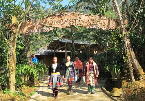 Đến thăm bản “suối có vàng”