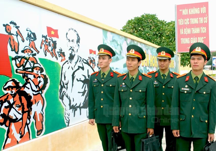 Học viên lên giảng đường.