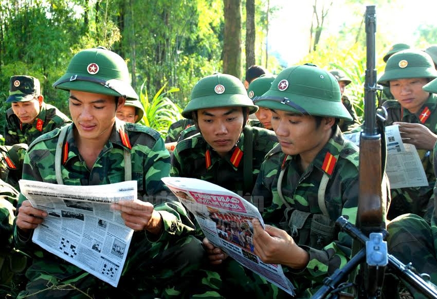 Sau mỗi giờ huấn luyện trên bãi tập.