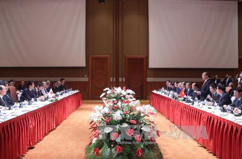Thủ tướng Nguyễn Xuân Phúc và Thủ tướng Shinzo Abe đồng chủ trì tọa đàm doanh nghiệp Việt Nam - Nhật Bản
