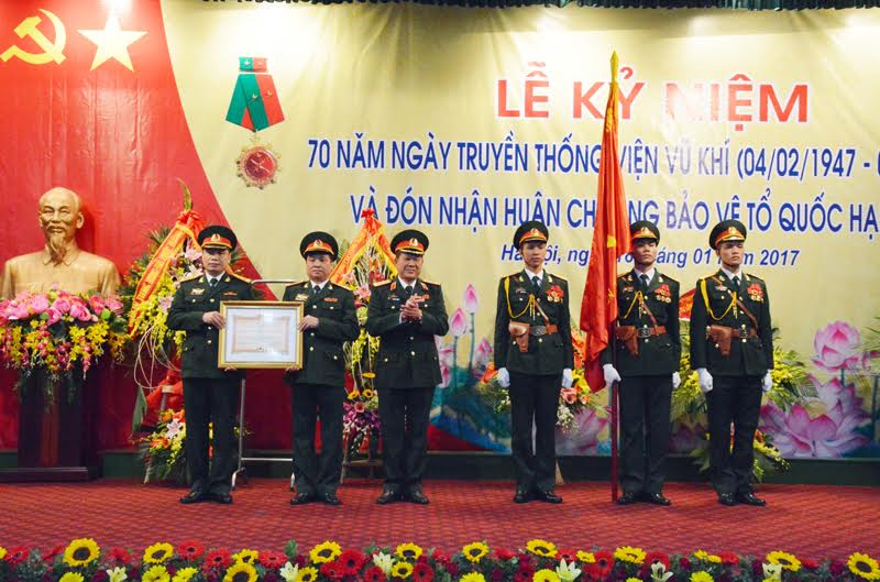 Viện Vũ khí đón nhận Huân chương Bảo vệ Tổ quốc hạng Nhì