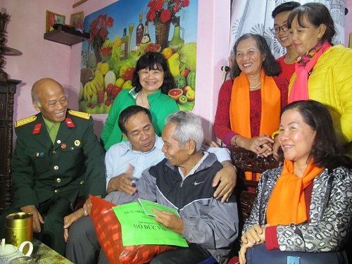 Gặp hai chú cháu anh hùng