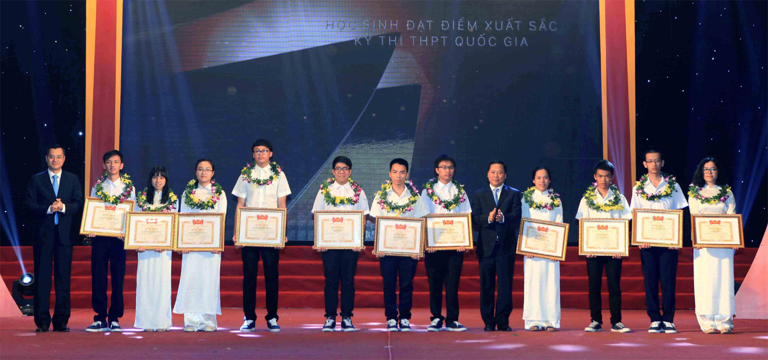 Chăm lo sự nghiệp “trồng người”
