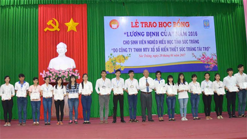Sóc Trăng: Trao học bổng Lương Định Của cho 220 sinh viên nghèo hiếu học
