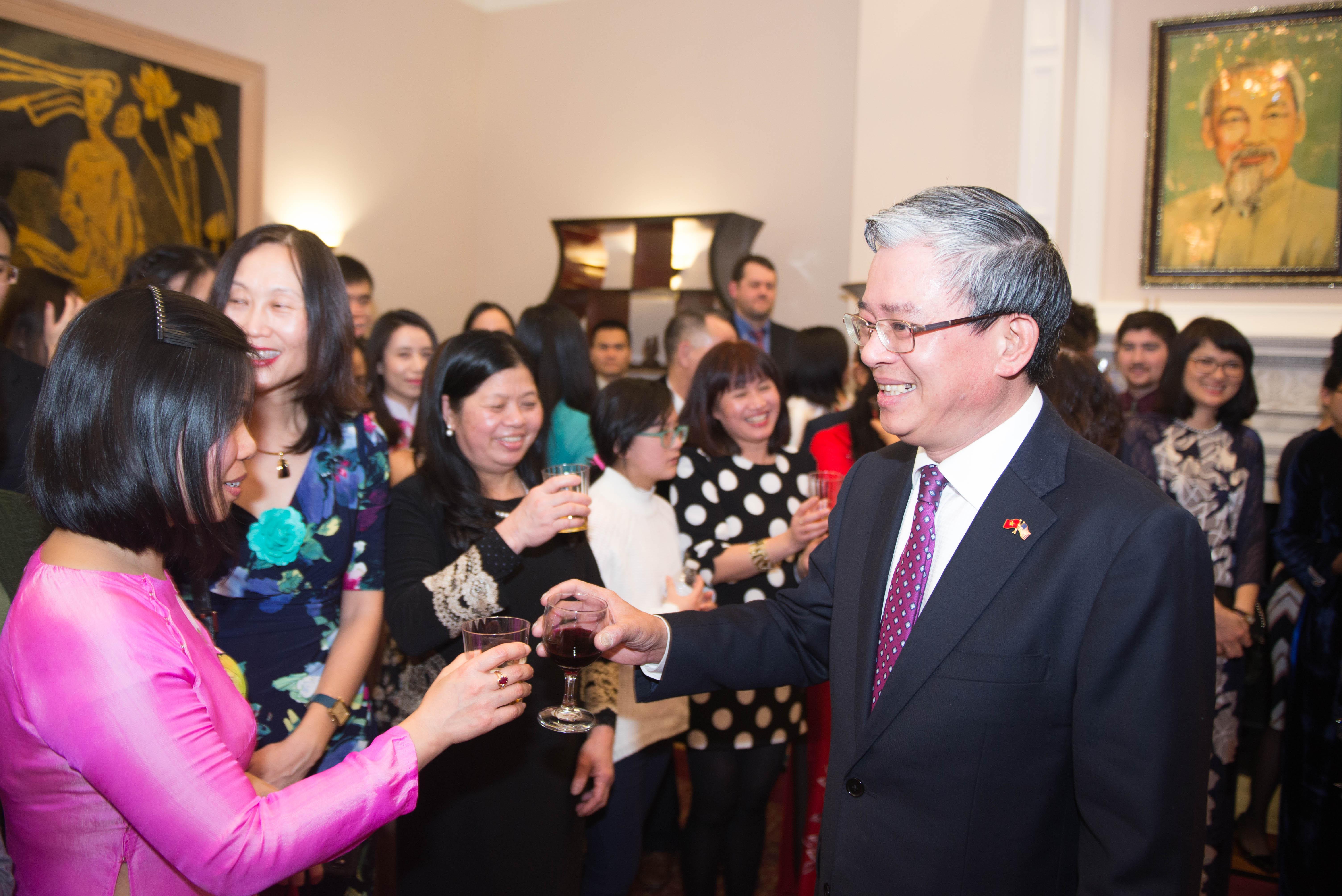 Người Việt tại các nước trên thế giới đón Tết