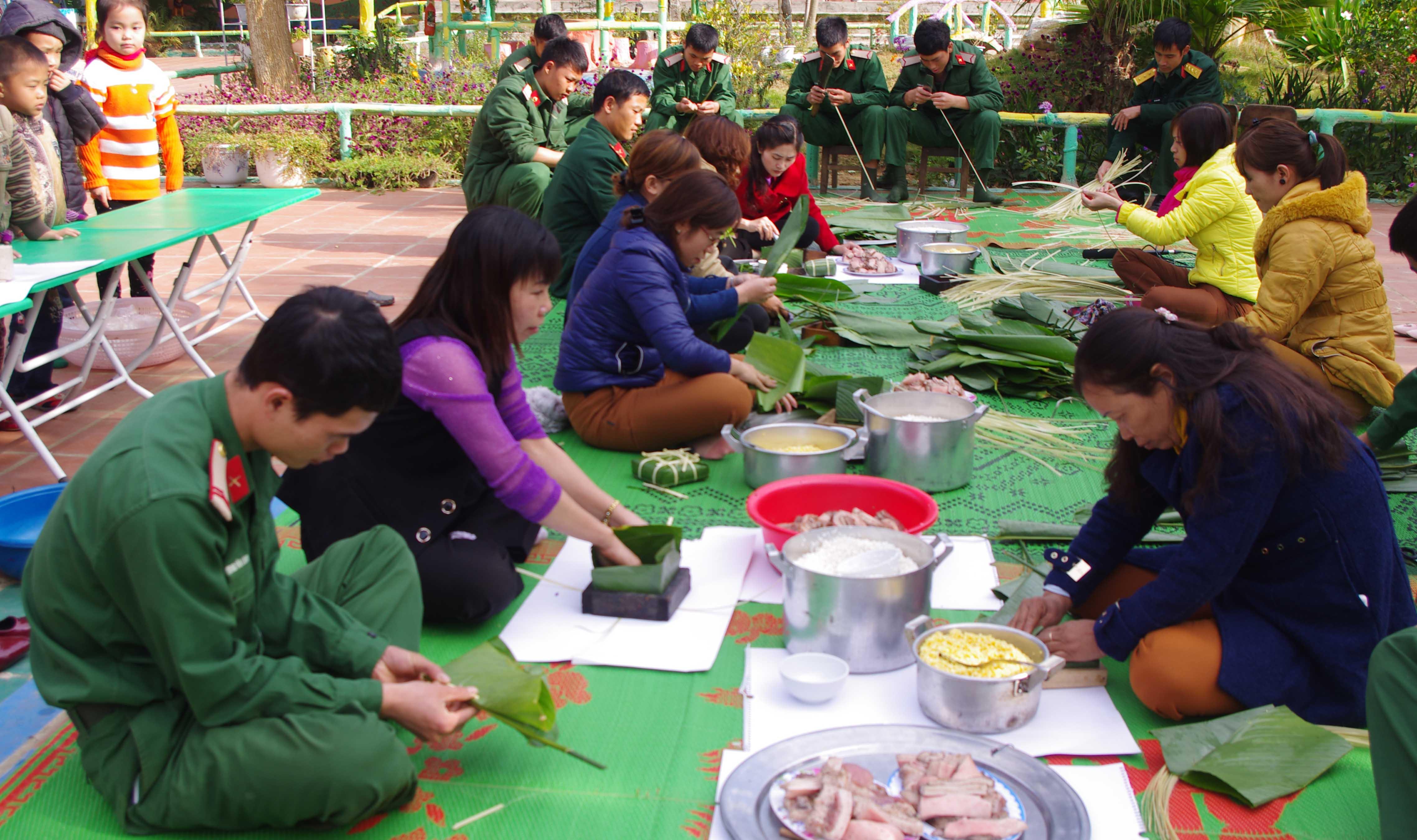 Bản mới vui đón Tết quân-dân  