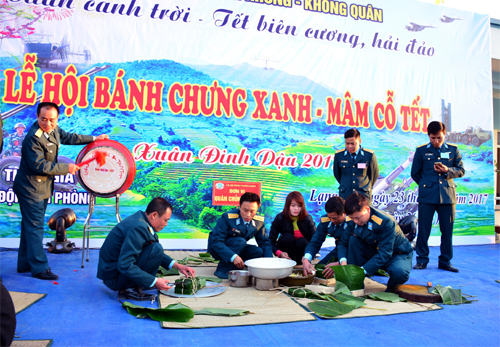 Xuân vui doanh trại, ấm tình quân-dân