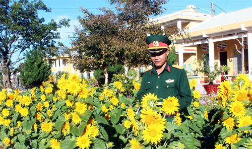Hương hoa xuân tràn ngập đơn vị