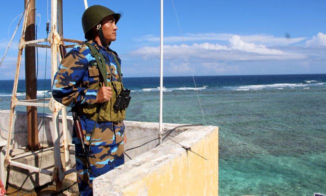 Trực quan sát mắt trên đảo Đá Lát.