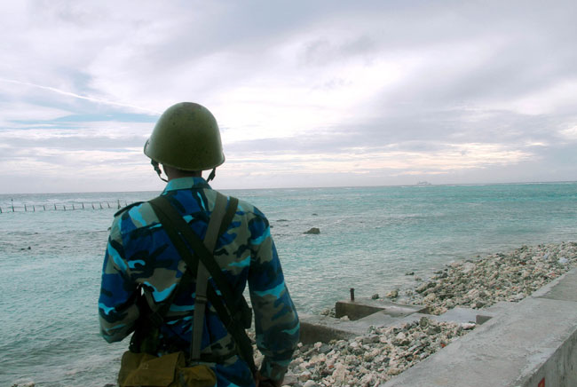 Sẵn sàng chiến đấu trên đảo Trường Sa Đông.