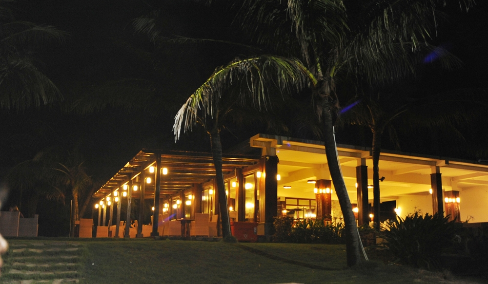 Về đêm, Phú Quốc đẹp lạ bởi ánh sáng và sự thanh bình.