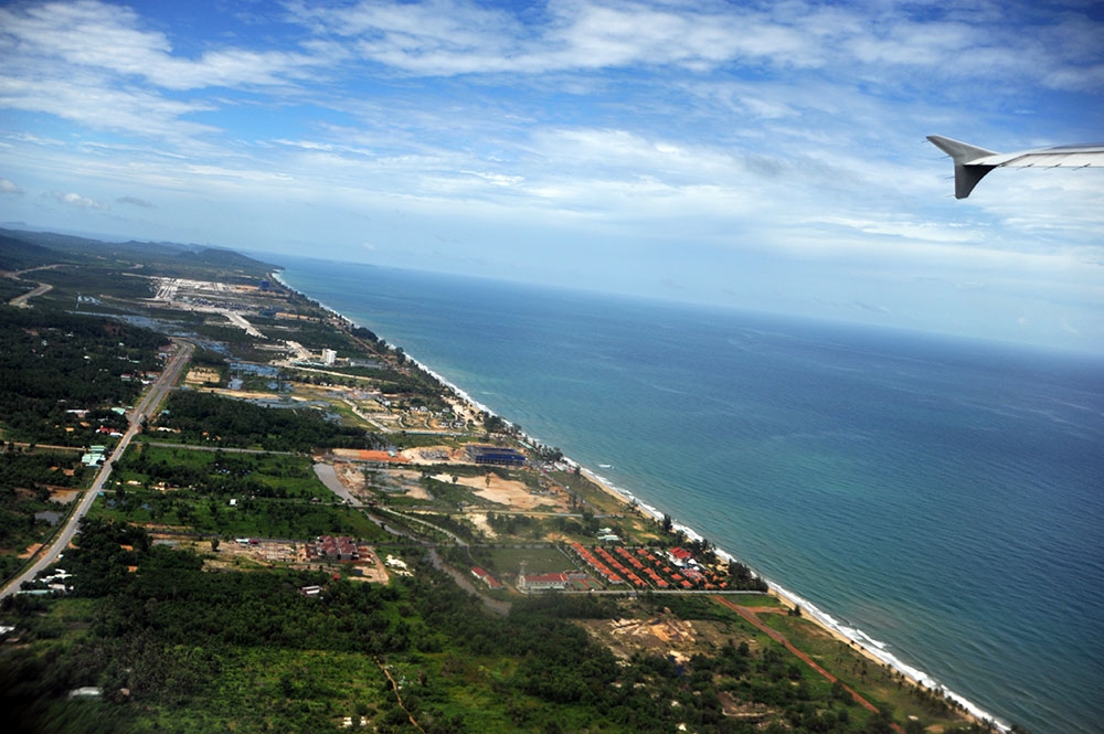 Huyện đảo Phú Quốc nằm nằm ở cực Tây Nam vùng lãnh hải Việt Nam có diện tích 1.320km2.