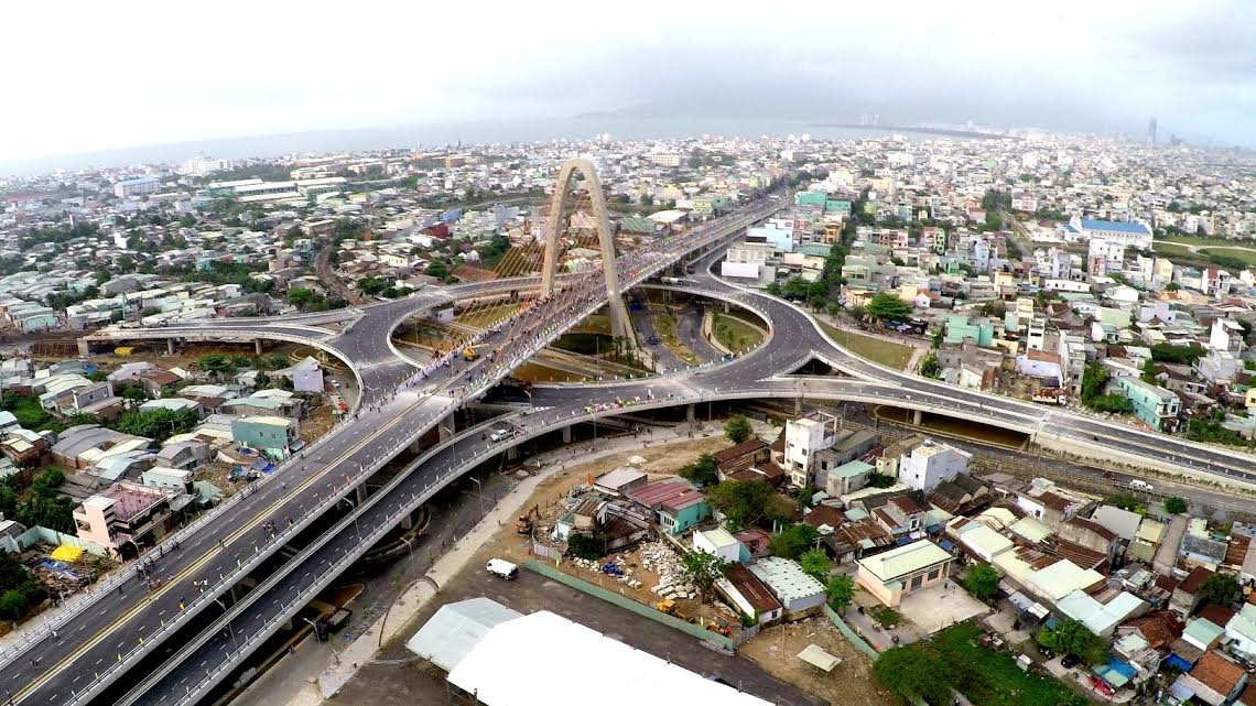 Mùa xuân tưng bừng, hạnh phúc
