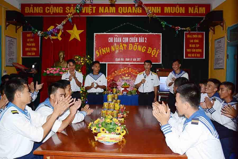 Xuân Trường Sa vui sinh nhật đồng đội
