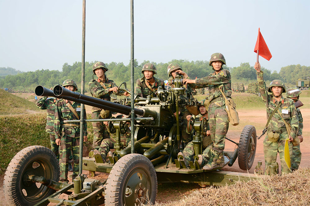 Xuân về trận địa canh trời
