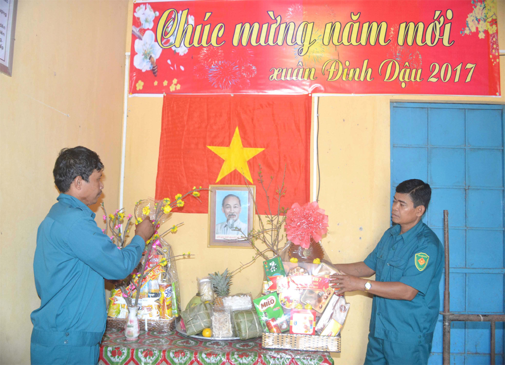 Ấm lòng chiến sĩ trên chốt biên cương
