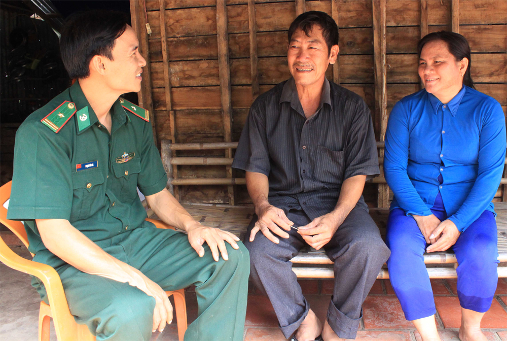 Tuyến biên giới nghĩa tình 
