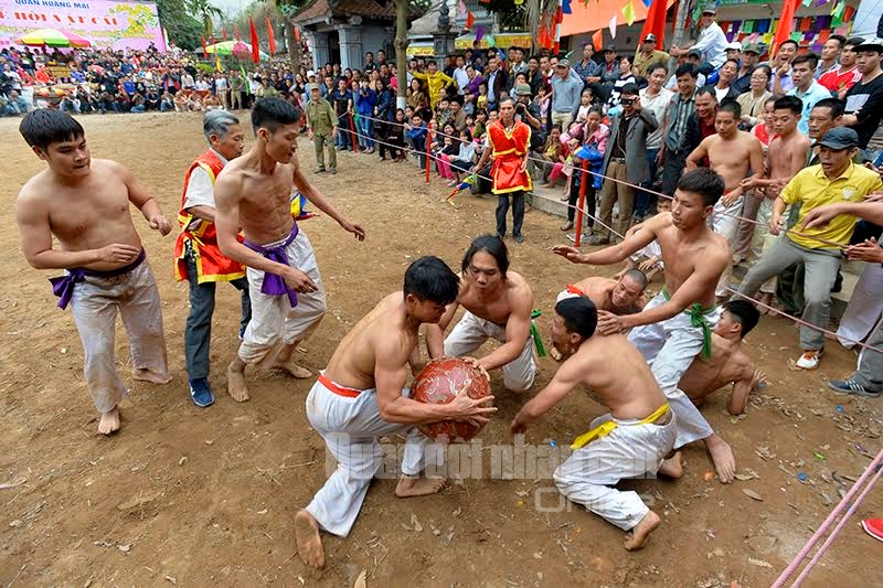 Như tên gọi của hội, những người tham gia chỉ giành, vật cầu, không vật người, không gây thương tích cho đối thủ. Mỗi lần đội nào mang được cầu về hố sẽ giành một giải con, sau ba lần liên tiếp sẽ được giải cái và giành chiến thắng.